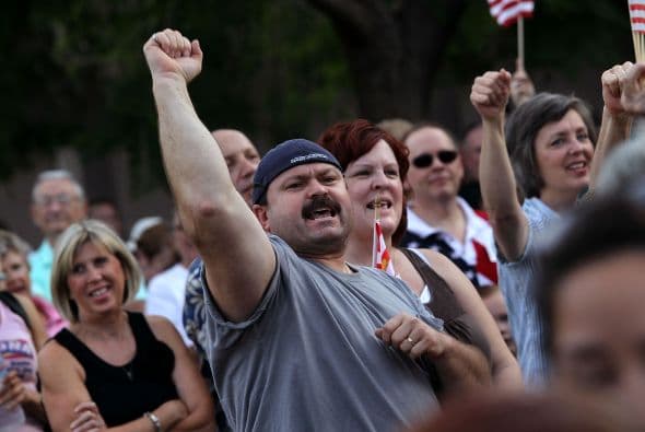 La petición de un grupo de legisladores del estado de Florida (sureste), de debatir y aprobar una versión más moderada de la ley SB1070 de Arizona, acrecentó las preocupaciones de la comunidad inmigrante que sigue presionando al Congreso a que apruebe una reforma migratoria que incluya una vía de legalización para indocumentados. Ya son 20 los estados que discuten medidas similares.
