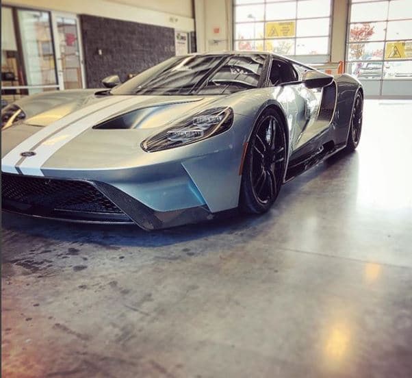 <b>Justin Verlande</b>r fue uno de los afortunados en ser escogido por la marca del óvalo azul como dueño del Ford GT, mismo que eligió en color azul líquido. El deportivo cuenta con un moto V6 EcoBoost de 3.5 litros de más de 600 caballos de fuerza.
