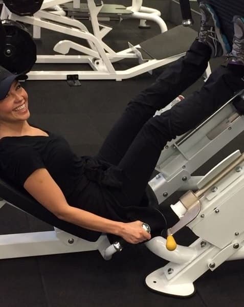 Por supuesto, para lucir unas súper piernas, Thalía realiza este tipo de ejercicios.