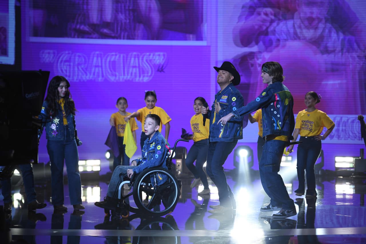 El TeletonUSA 2023 inició con un musical, Joss Favela y El Dasa llenaron de energía el escenario.