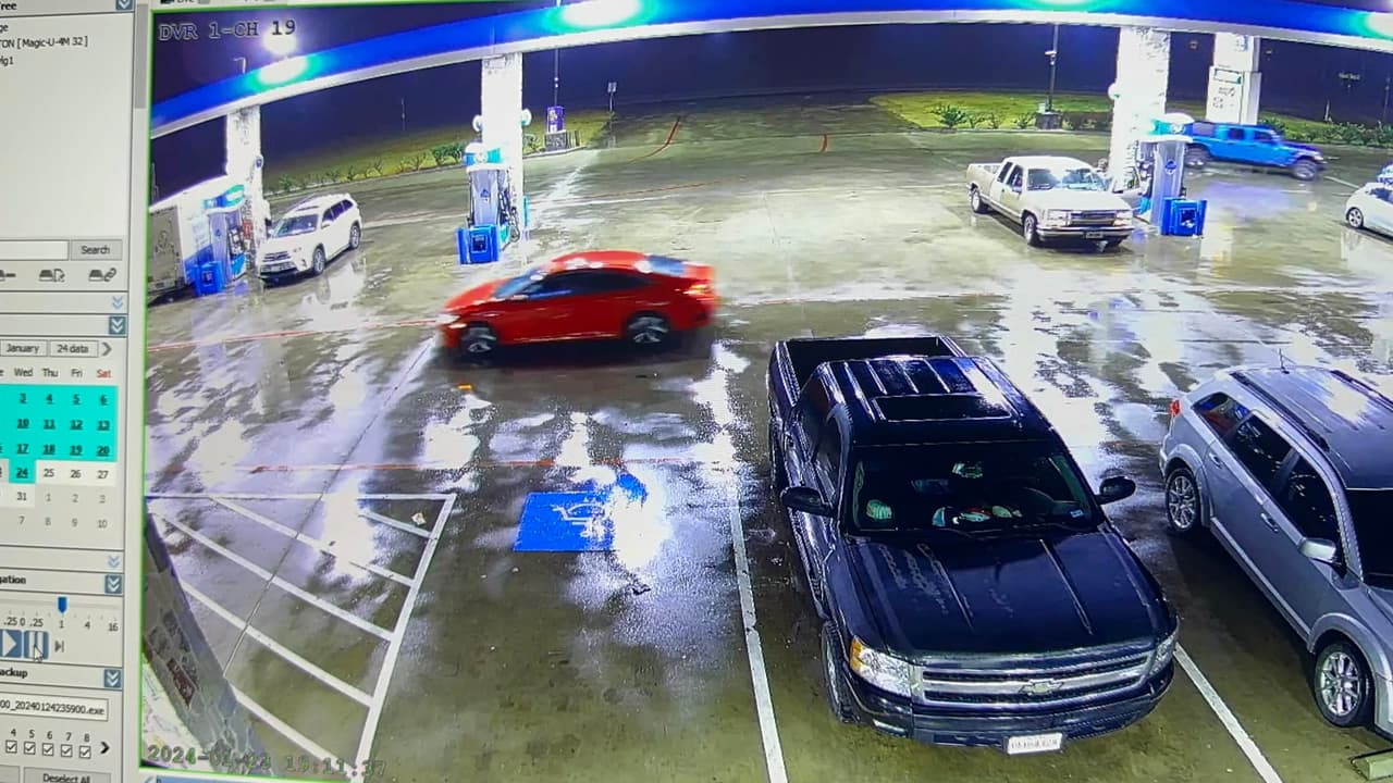 Cualquier persona con información sobre el delincuente debe llamar a la Oficina del Sheriff del Condado Fayette, al 979-968-5856, o a Crime stoppers del Condado Fayette, al 979-968-8477.