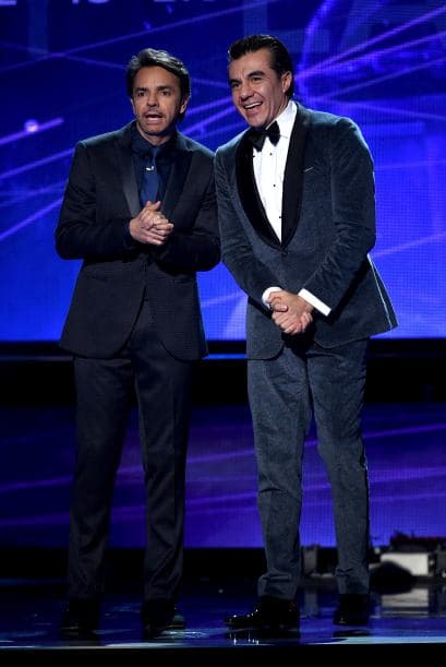 Adrián Uribe se unió a Eugenio Derbez para presentar un número musical sin igual: Wisin, Pitbull y Chris Brown juntos.