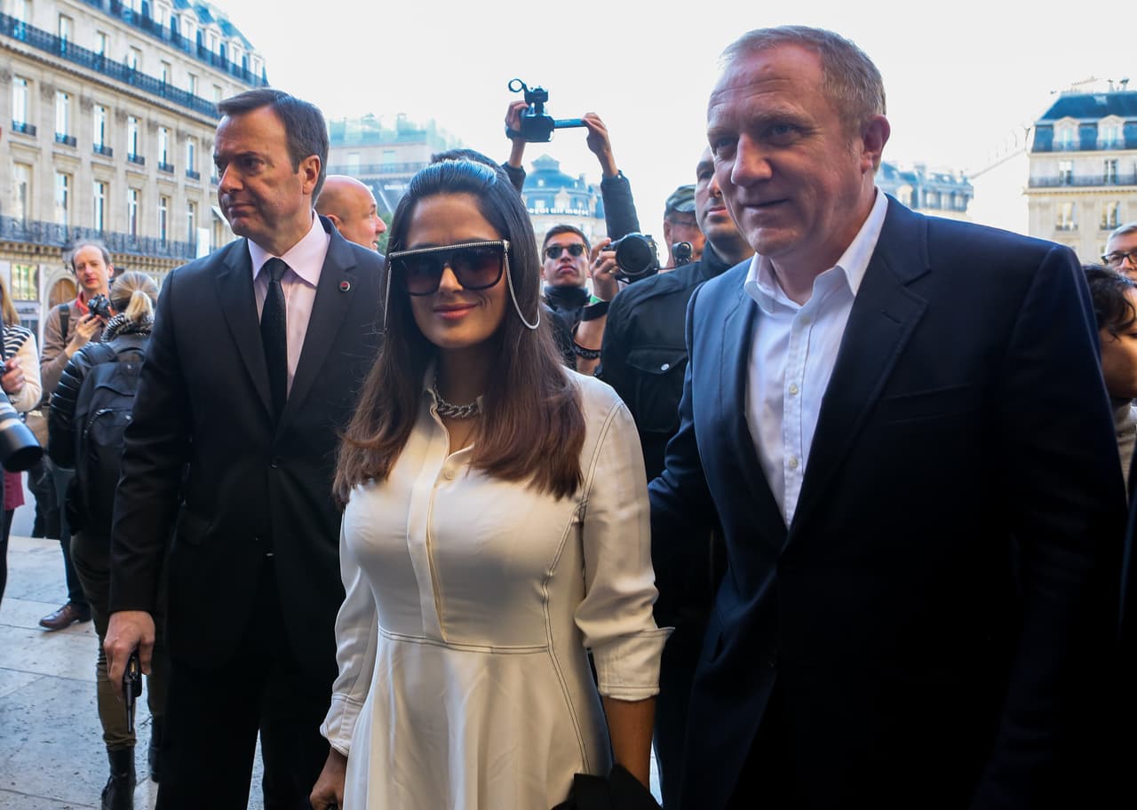 Salma Hayek no podía dejar de asistir a la Semana de la Moda en París.