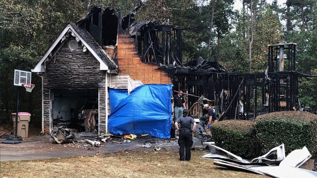 El incendio se reportó este sábado en la cuadra 2500 de Apple Valley Court, en Cumming, al rededor de las 3 am.