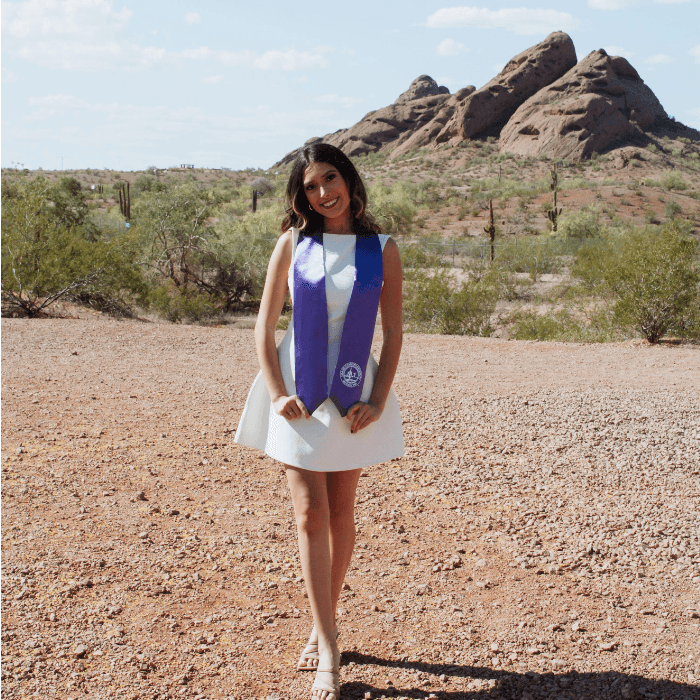 Es mi hija 
<b>Estefanía Félix</b>. Se graduó de middle school en Sahuarita, dice Patricia Tapia.