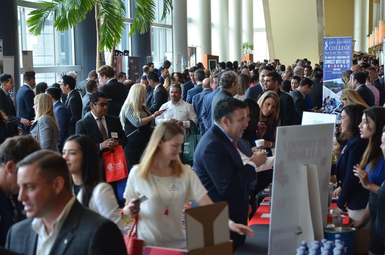 Dra. Laura Murillo declaró: "Continuaremos invirtiendo en el futuro de nuestra comunidad para cultivar y cosechar la próxima generación de líderes”.