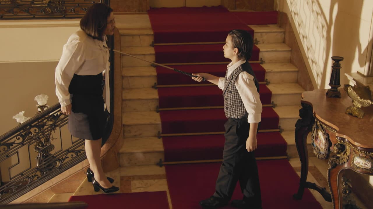 Ricardo empujó a 
<b>Gloria</b> por las escaleras, luego de que el ama de llaves lo reprendiera por dañar las plantas.