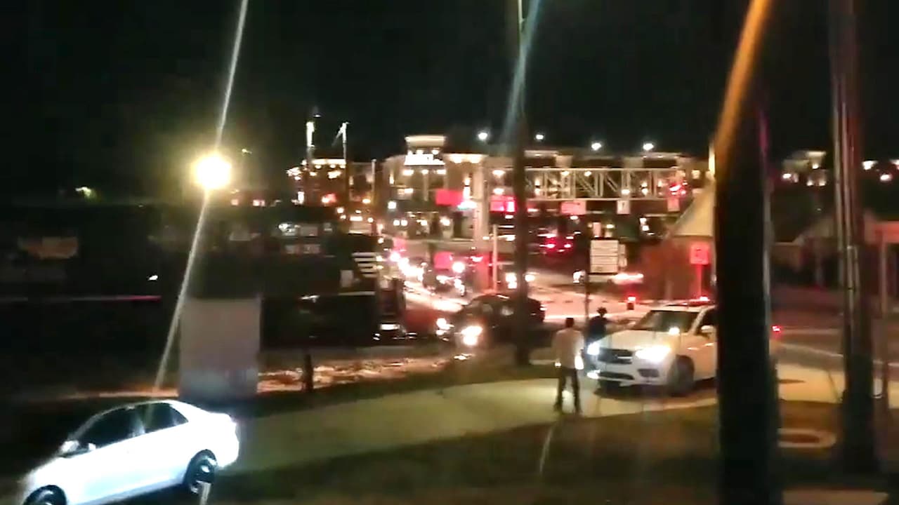 Conductor obedece a su GPS y su auto termina siendo destrozado por un tren