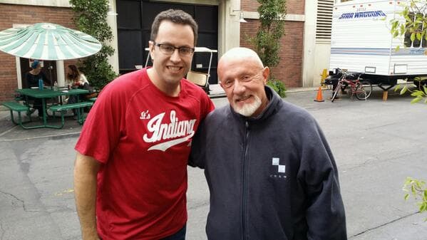 Aunque la policía no ha declarado al respecto, se especula que también están revisando su computadora buscando archivos.