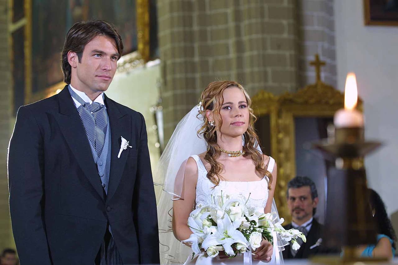 Los personajes a los que dieron vida Margarita Magaña y Rafael Amaya se casaron en 'Amar otra vez' (2004).