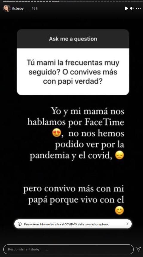Angélica vive con su esposo y su hijo en casa de su padre Lupillo Rivera, situación por la que no puede ver a su madre con mucha frecuencia, pero se mantienen en contacto.
<br>