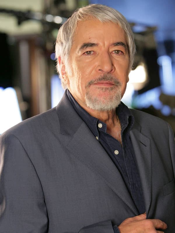 En esa historia, este actor de profunda voz enamoró a Cynthia Klitbo y la embarazó.