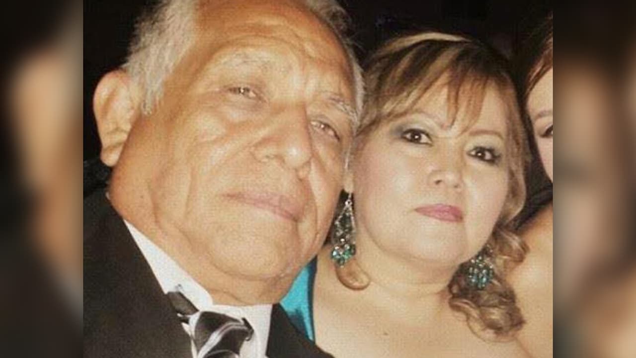 <b><a href="https://www.univision.com/local/houston-kxln/es-desgarrador-venian-del-hospital-tristes-por-la-muerte-de-un-pariente-sheriff-tras-asesinato-de-pareja-hispana-en-houston">Ramiro Reyes y su esposa Rosalba,</a></b> ambos de 62 años y de origen mexicano, perdieron la vida tras ser atacados a tiros con un rifle en las afueras de su residencia al noroeste de Houston durante la madrugada de este miércoles. La pareja estuvo casada durante 40 años.