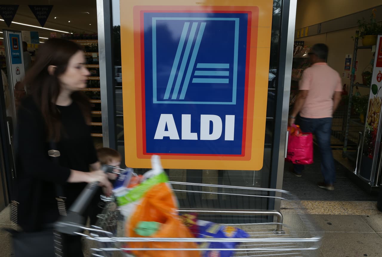 Aldi también ofrece horarios exclusivos a clientes vulnerables, como personas de la tercera edad, mujeres embarazadas y personas con problemas de salud; los martes y jueves de 8:30 a.m. a 9:30 a.m.