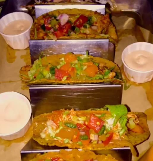 Tacos, guacamole, frijoles, antojitos y más.. La artista sí que comió delicioso.