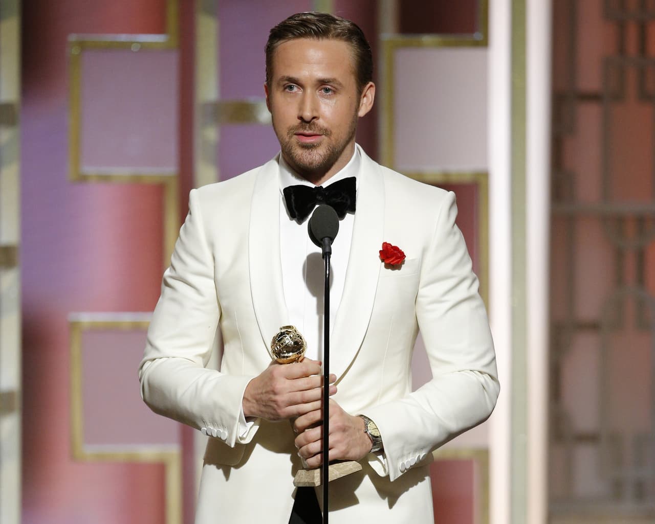 Ryan Goslin, protagonista de 'La La Land', conmovió al mundo al ganar el premio Globo de Oro y dedicarlo a su compañera, la actriz Eva Mendes por el enome sacrificio que hizo para que él pudiera bailar y actuar.