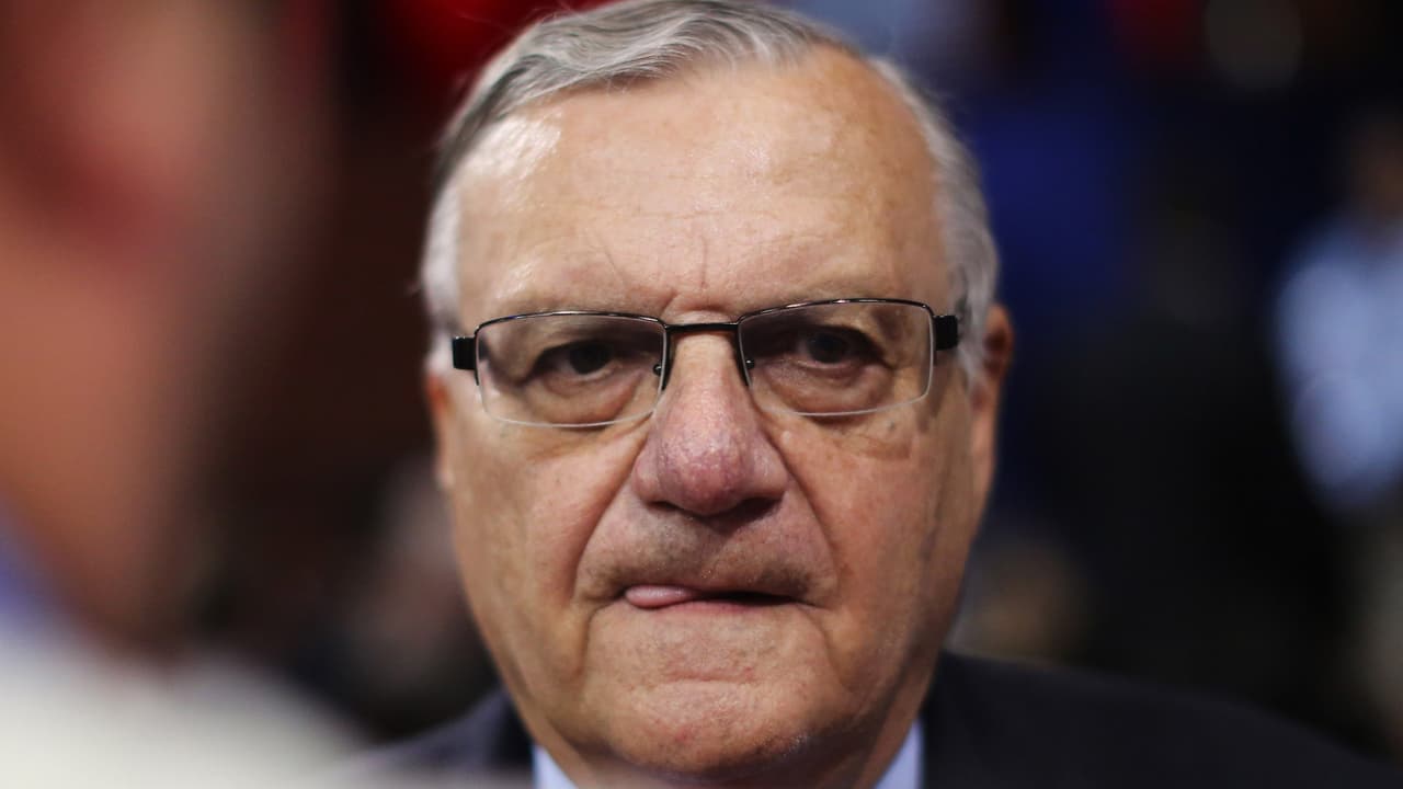 Juez federal halla a  Joe Arpaio en desacato por violar órdenes en caso de prejuicio racial