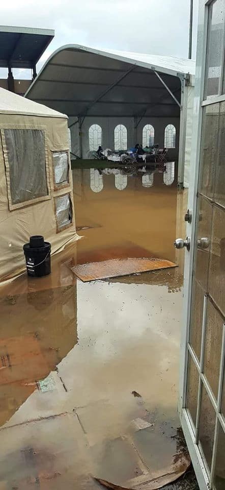 “A esta hora de la mañana, gracias al Señor, los drenajes han hecho su trabajo. Mucho parques de pelota tienen drenajes que permiten que el agua percole. No obstante, como tiene muchas carpas, muchos equipos de la Guardia Nacional, se empozó bastante agua en las horas de la noche y llegaba hasta las carpas y fue una gran preocupación”, dijo el alcalde de Yauco Ángel Luis Torres Ortiz en
<b>NotiUno. </b>