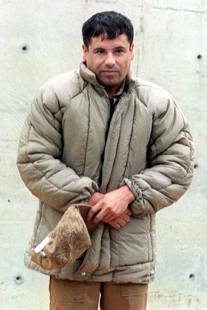 JOAQUÍN EL CHAPO GUZMAN.- Tras la muerte del terrorista Osama Bin Laden, muchos medios y analistas han dicho que este capo mexicano se ha convertido en el más buscado por la DEA y el FBI. Es líder del cártel de Sinaloa y las autoridades lo buscan desde que huyó de la cárcel en el 2001.