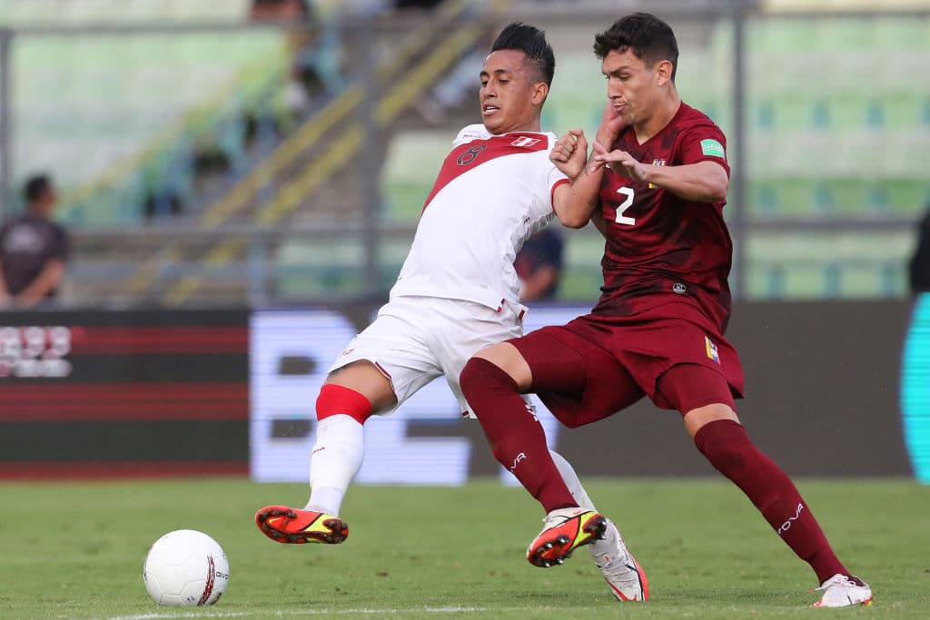 Uruguay tropieza en Bolivia y los locales los golean 3-0, Perú logra conseguir los puntos de visita 1-2 frente a Venezuela y llegan a 17 unidades.