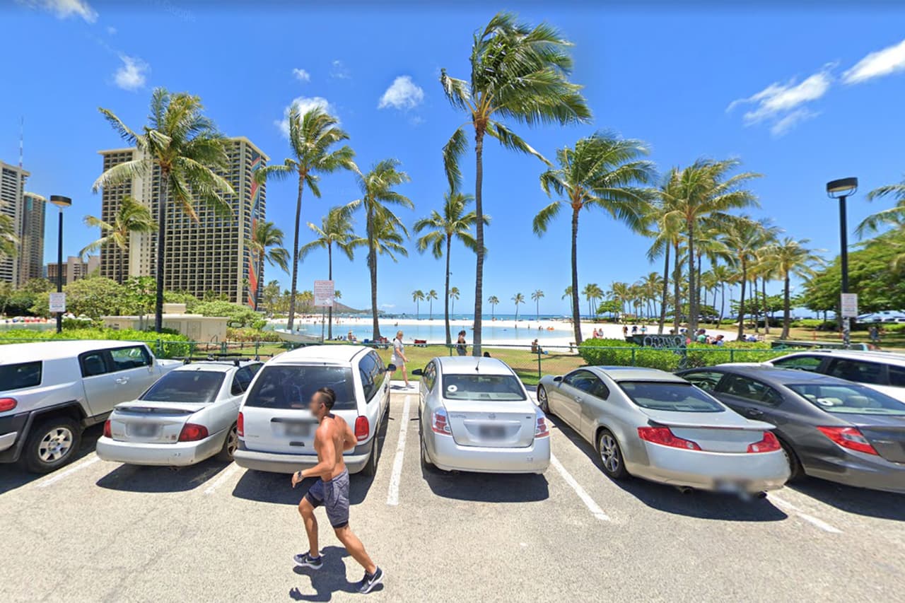 <b>Puesto 4: Kahanamoku Beach, Hawaii.</b> “Es la playa más ancha de la famosa playa Waikiki y está protegida por un arrecife de coral en alta mar, por lo que es buena para familias con niños. La cercana laguna Duke Kahanamoku es también un buen lugar para nadar”, dijo Leatherman.
<br>