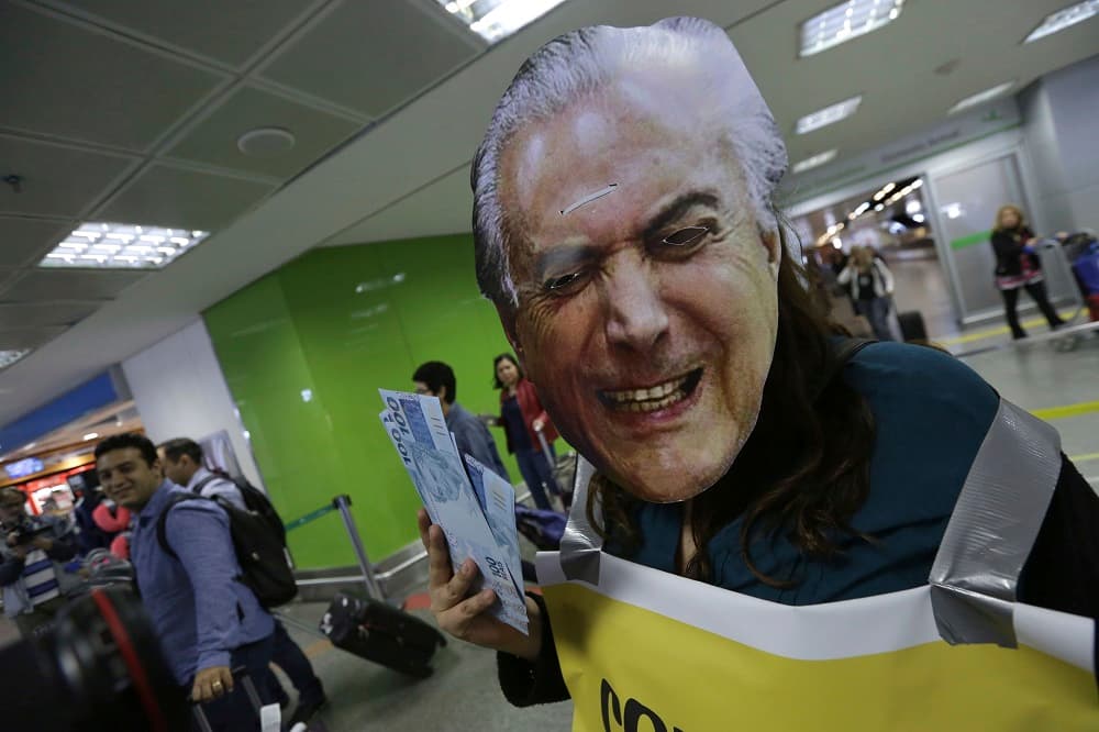 El presidente brasileño se libra de juicio penal y logra salvar su mandato