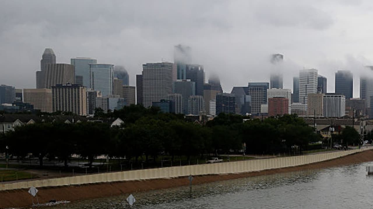 Activan  un aviso por tormenta severa y mantienen vigilancia por tornado en el área de Houston