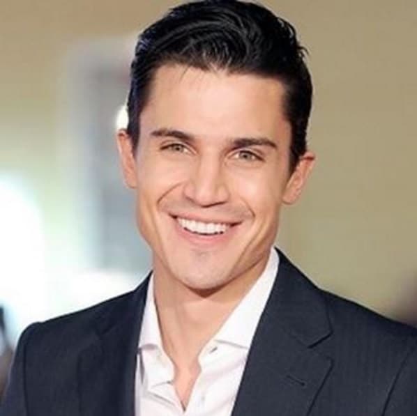 El apuesto actor se convertirá en Javier Morey en El Príncipe, y nos conquistará cada noche apoderándose de la pantalla de UniMás.