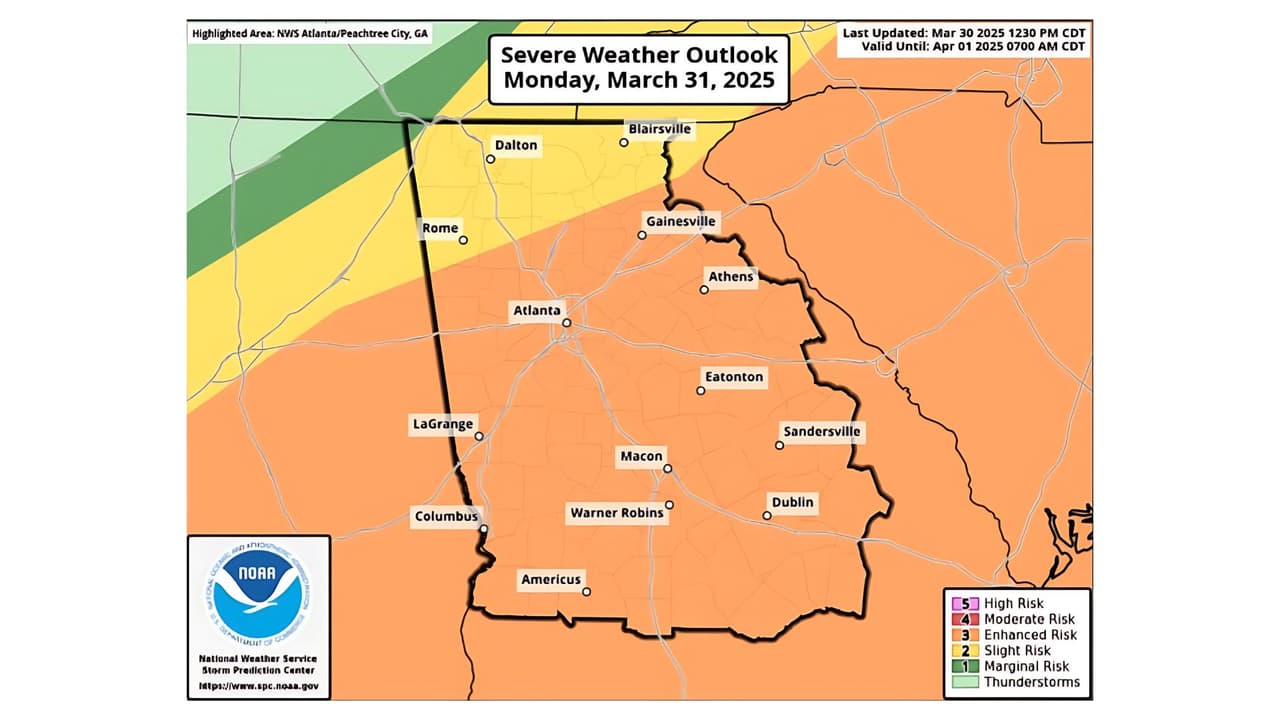 Este mapa del Servicio Nacional de Meteorológico (NWS) muestra en color naranja la zona bajo mayor riesgo (3 de 5) y de color amarillo se encuentra en un riesgo 2 de 5.