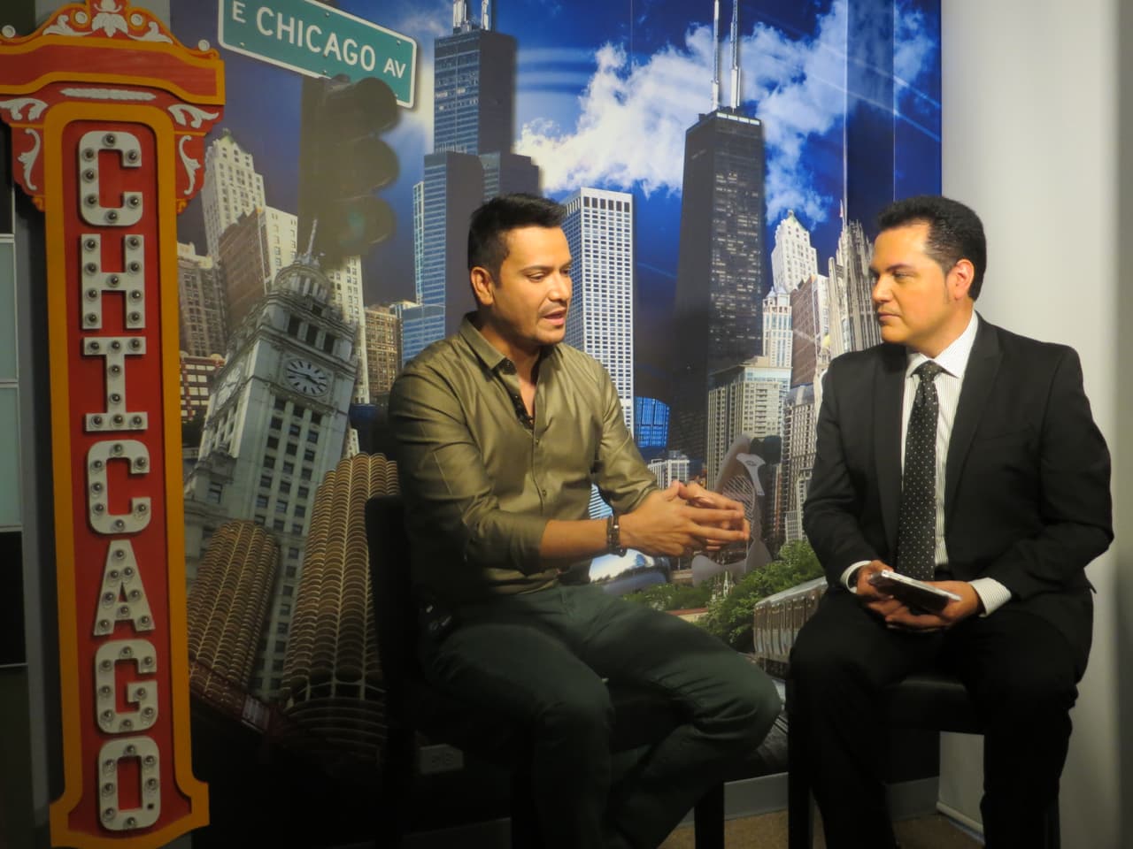 Victor Manuelle compartió que el primer disco de su carrera estuve dedicado a su progenitor, que siempre ha sido y será su fan número uno.