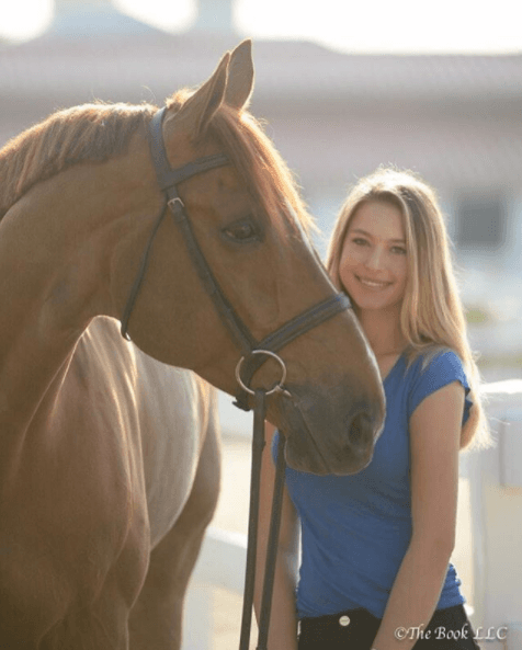 El fallecido fundador de Apple, Steve Jobs, y su ahora viuda, Laurene Powell Jobs, tuvieron una hija menor llamada Eve. Ahora esa señorita tiene 19 años.
