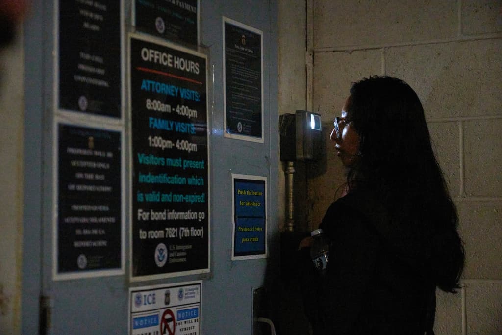 Jueza ordena al gobierno de Trump garantizar acceso legal a inmigrantes detenidos en LA