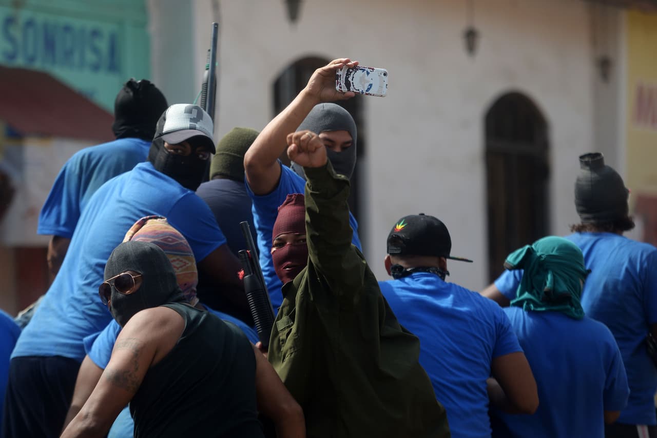 La crisis estalló cuando el presidente Daniel Ortega, un exrevolucionario de izquierda de 72 años, decretó una reforma del sistema de seguridad social que redujo los beneficios y aumentó los impuestos, pero desde entonces se transformó en un levantamiento popular para poner fin a su gobierno.
<br>