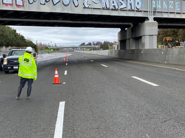 Reabren la interestatal 880 tras cierre ocasionado por inundación