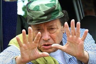 En el mes de marzo Manuel Marulanda alias 'Tirofijo', quien fuera comandante y fundador de la guerrilla de las FARC muere en Colombia.