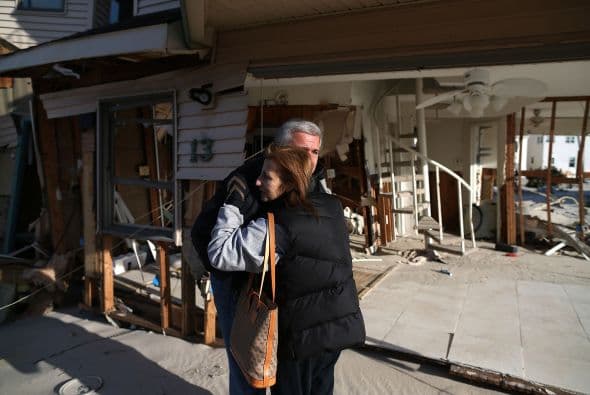 Por otro lado, la Estatua de la Libertad y la cercana Isla de Ellis, que sufrieron serios daños durante el huracán "Sandy" el pasado 29 de octubre, no reabrirán antes del año próximo, según anunció el Servicio Nacional de Parques de EEUU, que gestiona ambos puntos turísticos.