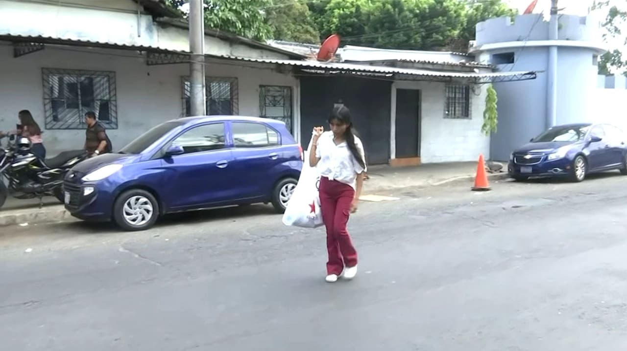 De experiencia familiar a misión de vida; ella es la joven salvadoreña que ayuda a personas que salen de prisión