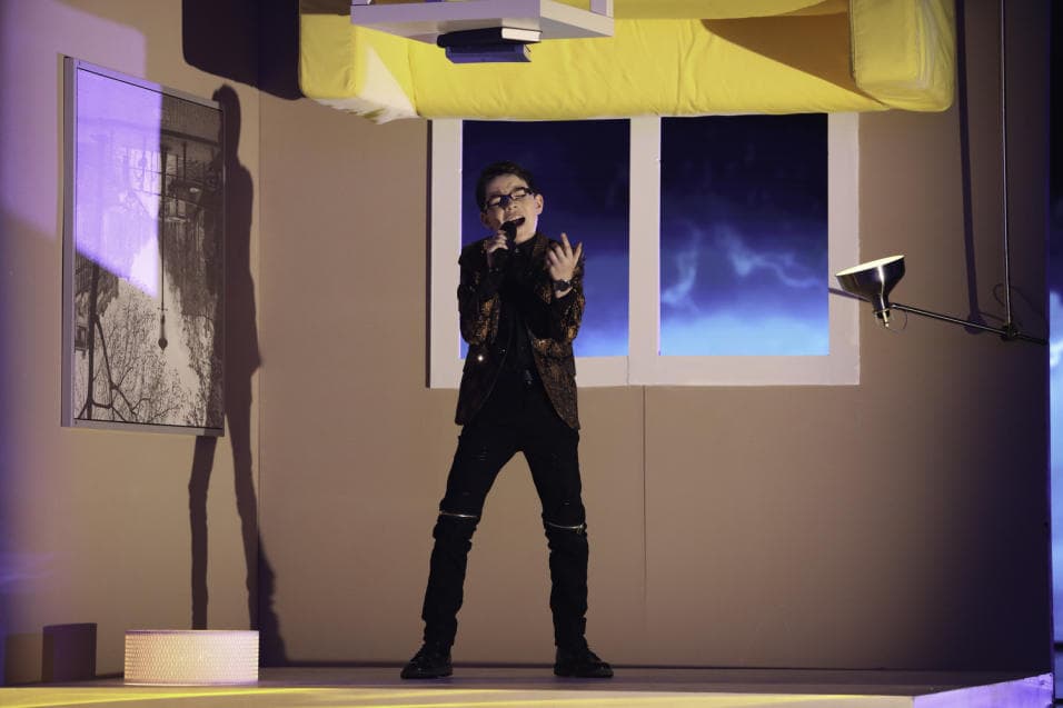 Angelito entregó su alma en el escenario y nos regaló una maravillosa interpretación de 'Love on the brain'. 
<b><a href="http://www.univision.com/shows/pequenos-gigantes/angelito-se-puso-muy-romantico-cuando-canto-love-on-the-brain-video" target="_blank">Mira la presentación</a></b>