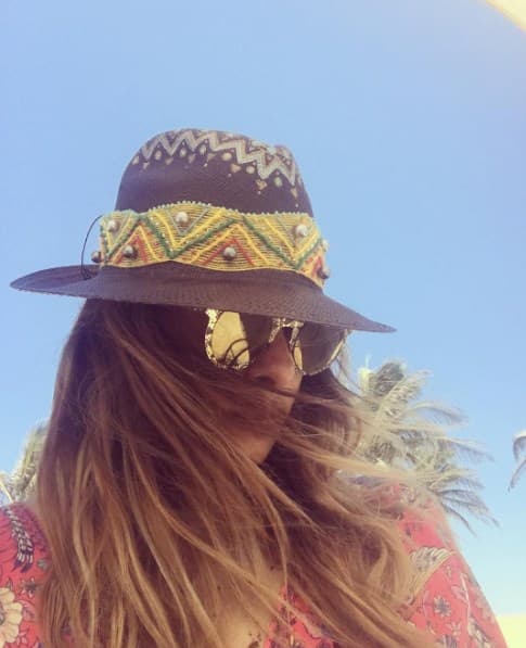 No hay nada más cool y misterioso que unas buenas gafas de sol.