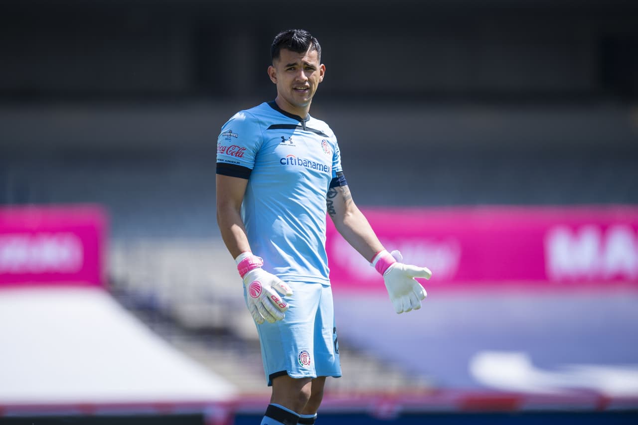 El Toluca tuvo una buena oportunidad, pero Talavera salva el travesaño una vez más.