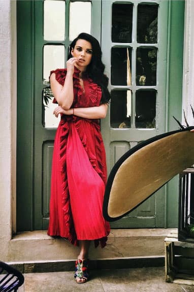 Con cada uno de sus outfits demuestra el porte ruso que tiene.