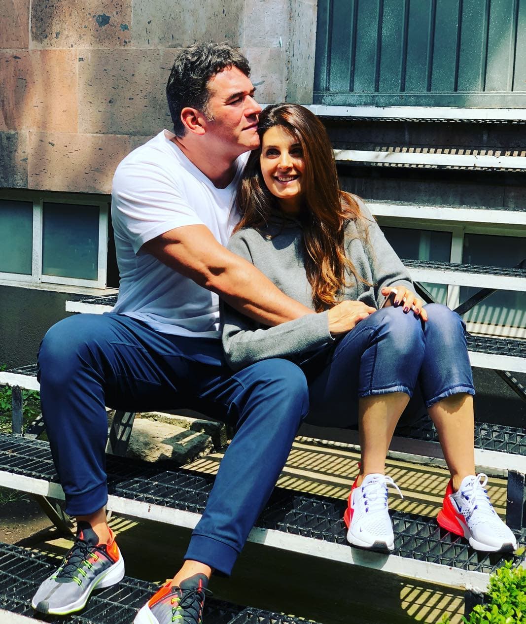 De acuerdo con 
<a href="https://mx.hola.com/cine/2019060627492/itati-cantoral-hijo-eduardo-graduacion/" target="_blank">¡Hola! México</a>, quien también estuvo presente en la graduación fue la actual pareja de Eduardo Santamarina, Mayrín Villanueva.