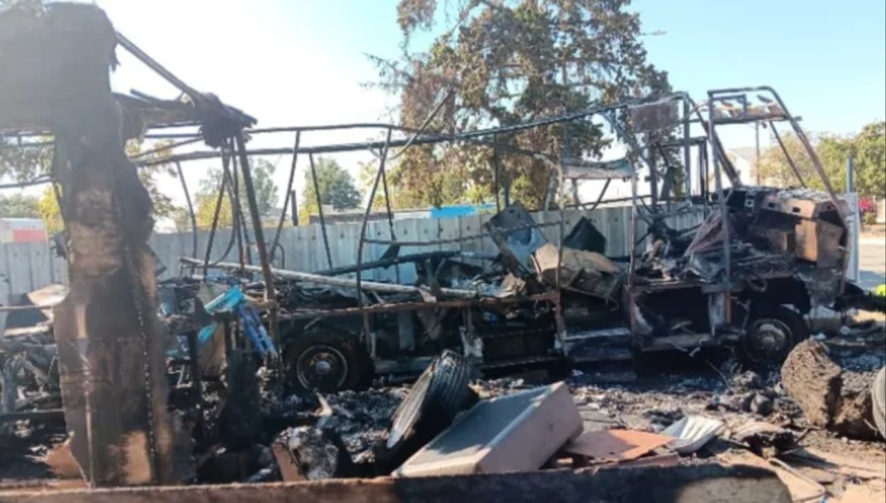 Hermanas pierden todo al incendiarse sus casas rodantes: solicitaron ayuda, pero fueron rechazadas
