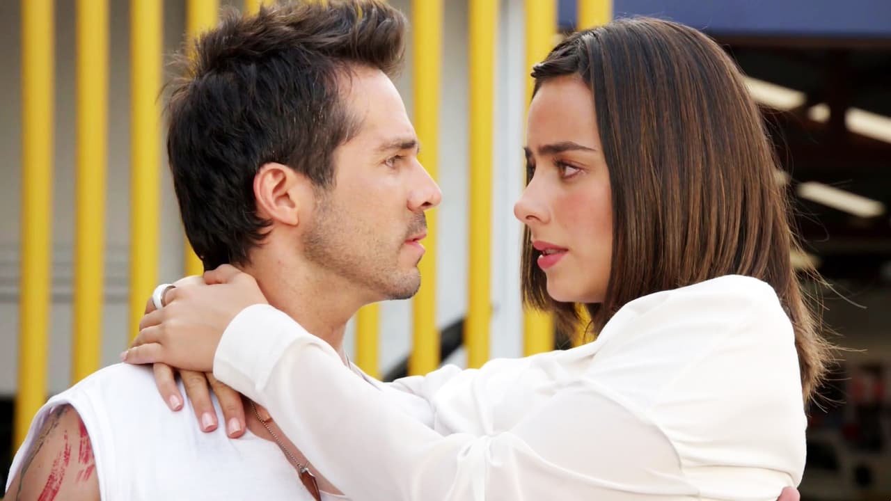 El transcurso de los días trajo más encuentros, hasta que se miraron por primera vez enamorados.