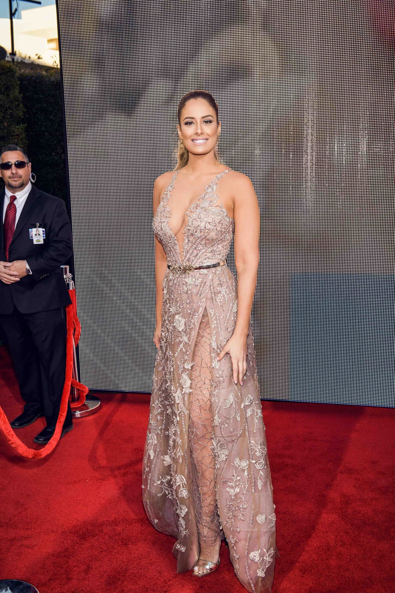 También llevó su melena recogida en una 'ponytail'.