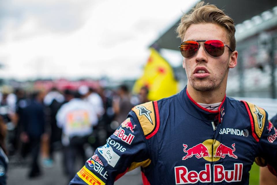 Daniil Kvyat es uno de los últimos talentos que llegó a la Fórmula 1: el ruso de 22 años hizo su presentación en este equipo en 2014, con el título de campeón de GP3 en sus hombros. Este año había sido promovido a Red Bull, pero fue regresado a Toro Rosso por dos maniobras desafortunadas a comienzos de año. Una curiosidad: habla con total fluidez ruso, inglés, español, italiano y algo de finlandés.
