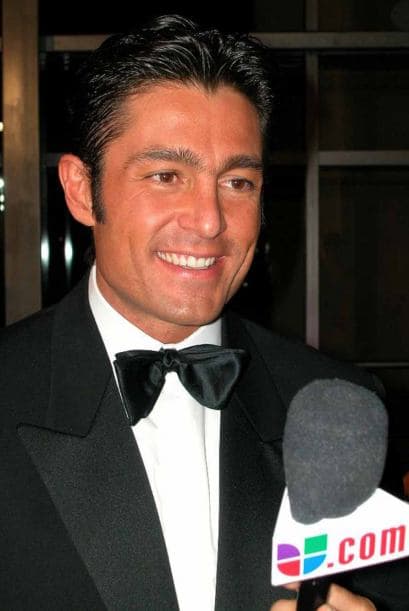 Él sigue conquistando a su público, pero ¿conquistará la categoría como siempre conquista la alfombra con su sonrisa? ¡No te pierdas los Premios TVyNovelas 2016 el próximo 23 de abril a las 8PM/7C por Univision!