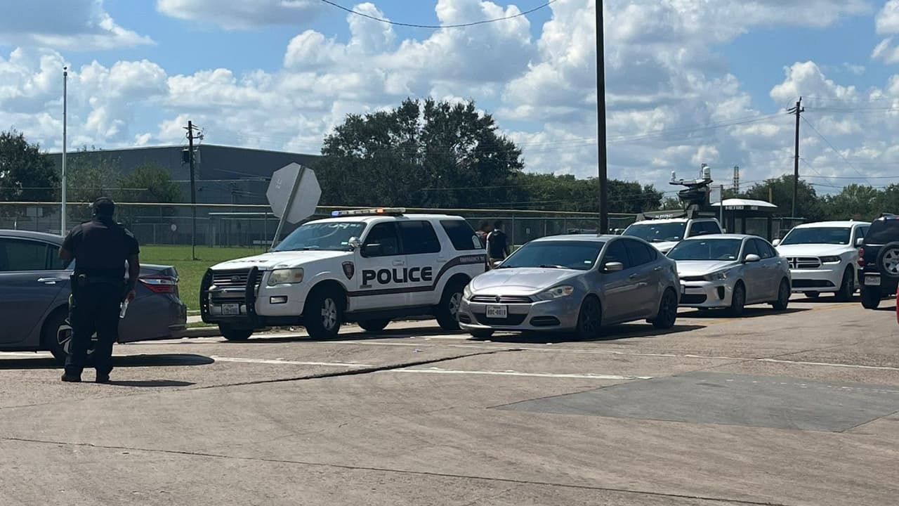 Joven de 17 años está acusado de apuñalar a compañero de la escuela: le dan fianza de $100,000