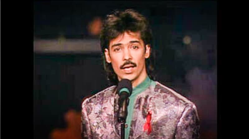 El cantante puertorriqueño de salsa romántica Eddie Santiago, cantó 'Hasta aquí te fui fiel' y se llevó el premio en la categoría Tropical/Salsa al Mejor Artista del Año.