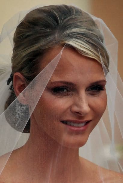 Pero su historia de amor comenzó en el año 2000, Charlene por entonces era nadadora profesional, compitió en un campeonato celebrado en Mónaco representando a su país Sudáfrica.